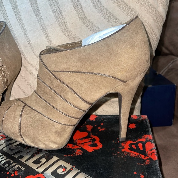 New Fergalicious fergie stiletto platform booties 6.5 brown - Picture 3 of 6